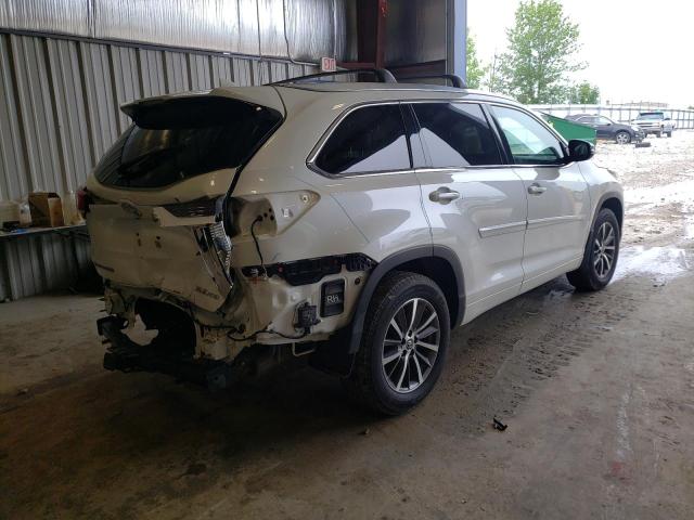 Photo 4 from auction – 2017 TOYOTA HIGHLANDER with VIN 5TDJZRFH2HS512329