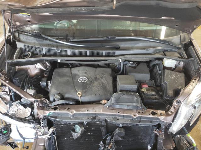 Photo 7 from auction – 2018 TOYOTA SIENNA LE with VIN 5TDKZ3DC6JS926907