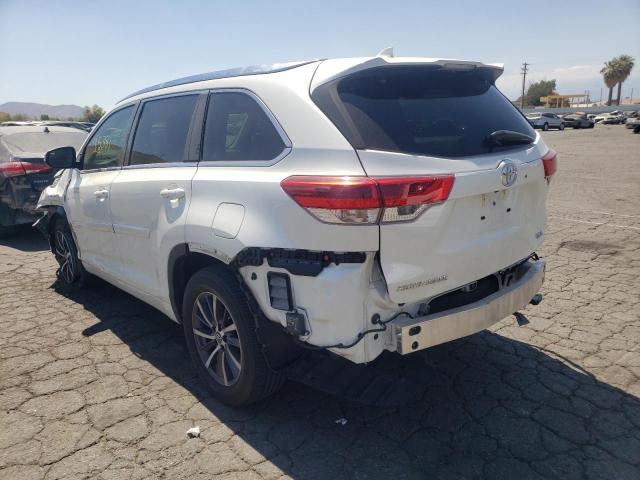 Photo 3 from auction – 2017 TOYOTA HIGHLANDER with VIN 5TDKZRFH6HS512032