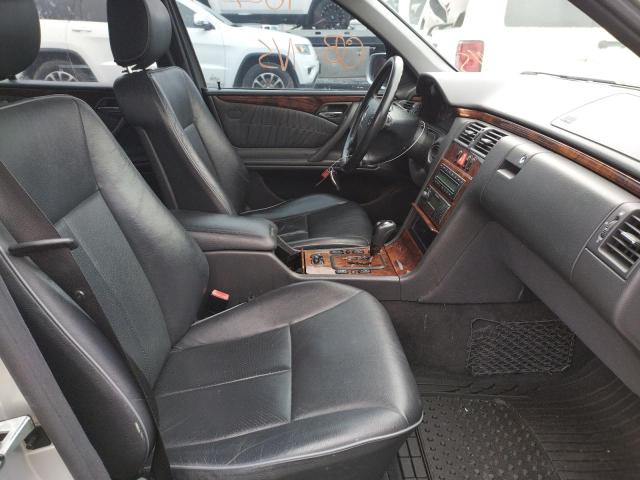 Photo 5 from auction – 2002 MERCEDES-BENZ E 320 with VIN WDBJF65J92B415072