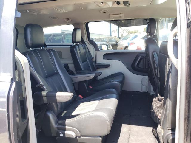 Photo 6 from auction – 2013 CHRYSLER TOWN & COU with VIN 2C4RC1BG5DR706584