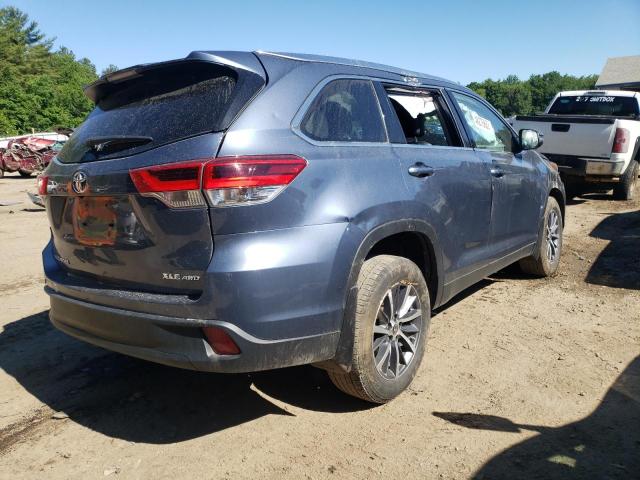 Photo 4 from auction – 2019 TOYOTA HIGHLANDER with VIN 5TDJZRFH5KS745368