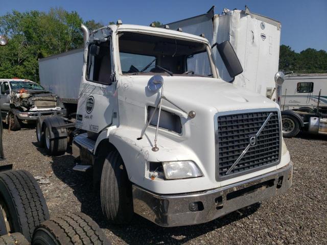 Photo 1 from auction – 2014 VOLVO VN VNM with VIN 4V4MC9DG5EN151807