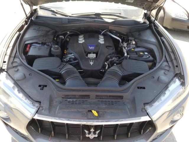 Photo 7 from auction – 2017 MASERATI LEVANTE S with VIN ZN661YUS8HX191315