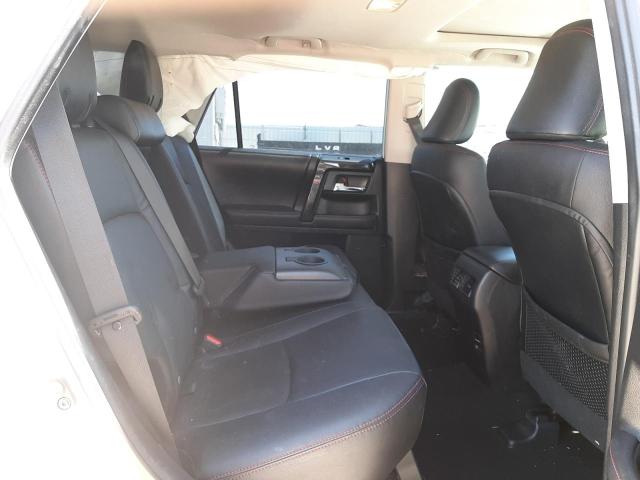 Photo 6 from auction – 2018 TOYOTA 4RUNNER SR with VIN JTEBU5JR5J5502364