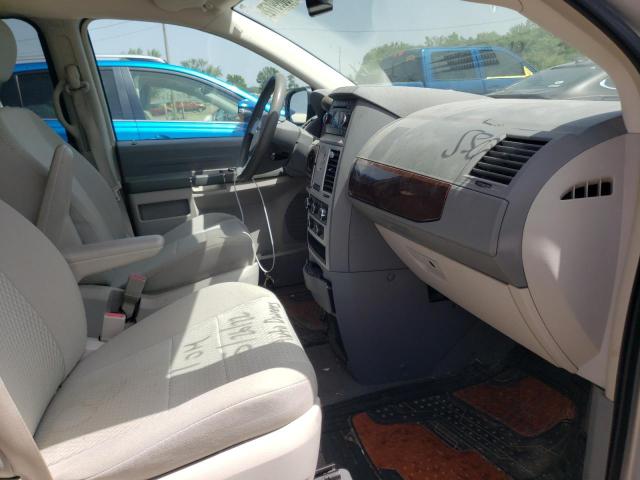 Photo 5 from auction – 2010 CHRYSLER TOWN & COU with VIN 2A4RR4DE4AR169871