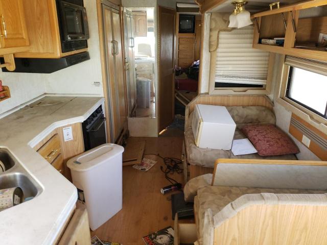 Photo 6 from auction – 2000 PARO MOTORHOME with VIN 3FCNF53S6YJA00304