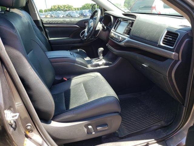 Photo 5 from auction – 2017 TOYOTA HIGHLANDER with VIN 5TDDZRFH1HS468126