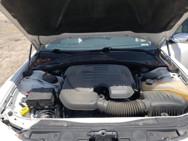 Photo 7 from auction – 2018 CHRYSLER 300 LIMITE with VIN 2C3CCAEG2JH137104
