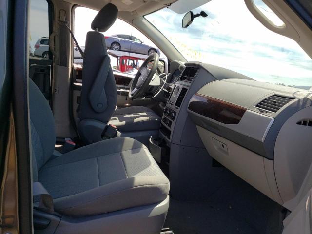 Photo 5 from auction – 2010 CHRYSLER TOWN & COU with VIN 2A4RR5D10AR241457