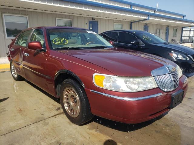 LINCOLN TOWN CAR C 2000 with VIN 1LNHM83W5YY823389 - Photo from auction