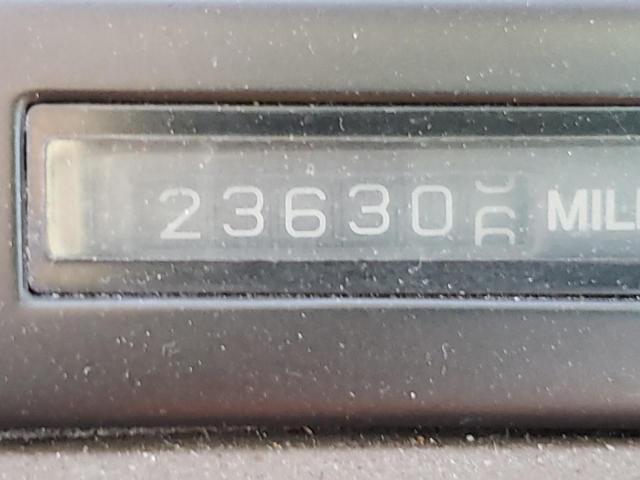 Photo 8 from auction – 1990 LEXUS LS 400 with VIN JT8UF11E4L0033862
