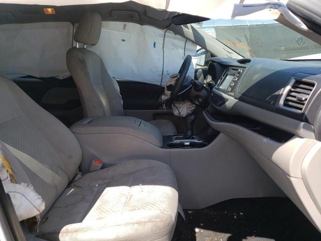 Photo 5 from auction – 2019 TOYOTA HIGHLANDER with VIN 5TDBZRFH3KS933827