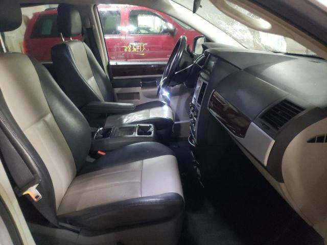 Photo 5 from auction – 2010 CHRYSLER TOWN & COU with VIN 2A4RR8D16AR321167