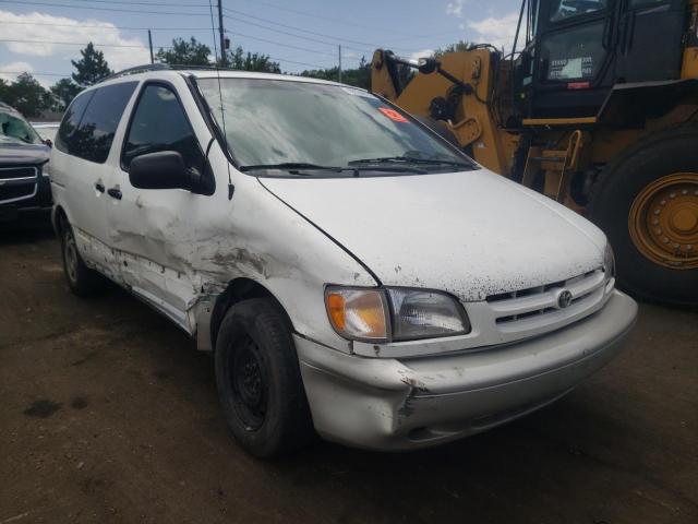 TOYOTA SIENNA LE 2000 with VIN 4T3ZF13C1YU262358 - Photo from auction