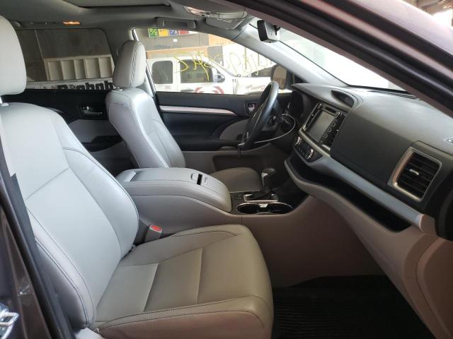 Photo 5 from auction – 2018 TOYOTA HIGHLANDER with VIN 5TDJZRFH2JS915104