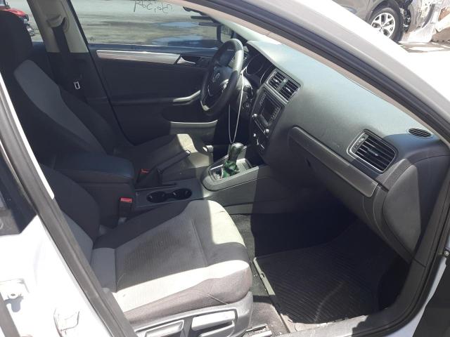 Photo 5 from auction – 2017 VOLKSWAGEN JETTA S with VIN 3VW2B7AJ5HM302814