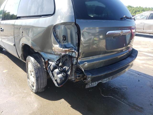 Photo 9 from auction – 2006 CHRYSLER TOWN & COU with VIN 2A4GP54L06R809230