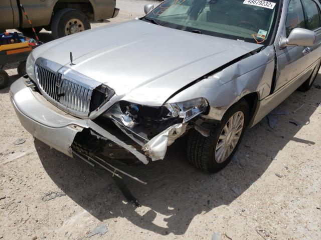 Photo 9 from auction – 2003 LINCOLN TOWN CAR with VIN 1LNHM82W13Y695033