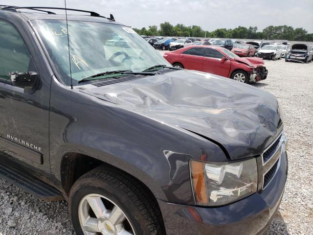 Photo 9 from auction – 2011 CHEVROLET AVALANCHE with VIN 3GNTKFE32BG111927
