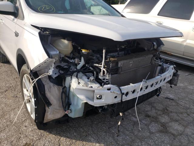 Photo 9 from auction – 2017 FORD ESCAPE SE with VIN 1FMCU9GD3HUD28320
