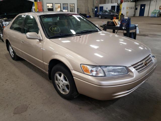 TOYOTA CAMRY CE 1998 with VIN 4T1BG22K3WU294599 - Photo from auction