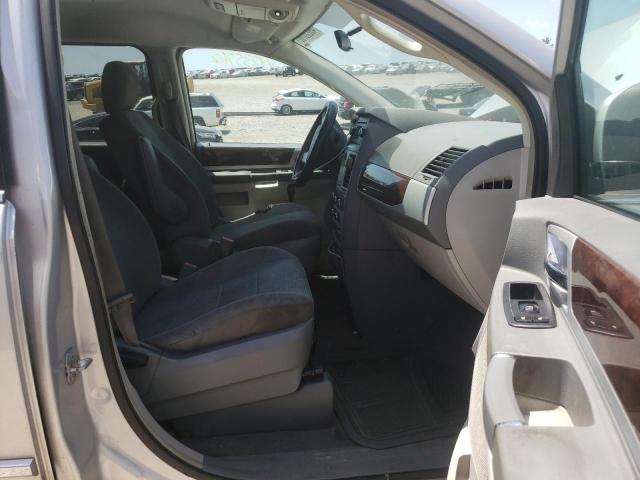 Photo 5 from auction – 2010 CHRYSLER TOWN & COU with VIN 2A4RR5D15AR235590