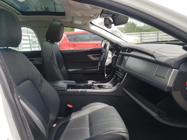 Photo 5 from auction – 2017 JAGUAR XF PREMIUM with VIN SAJBJ4BV2HCY28570