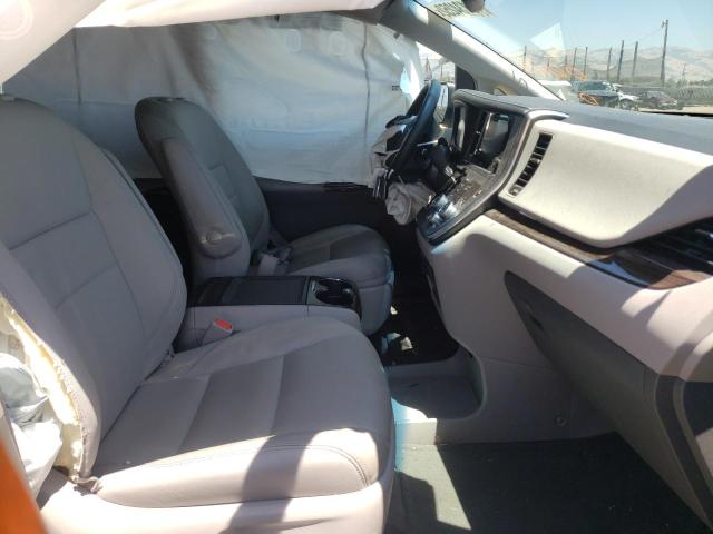 Photo 5 from auction – 2017 TOYOTA SIENNA XLE with VIN 5TDYZ3DC6HS847709