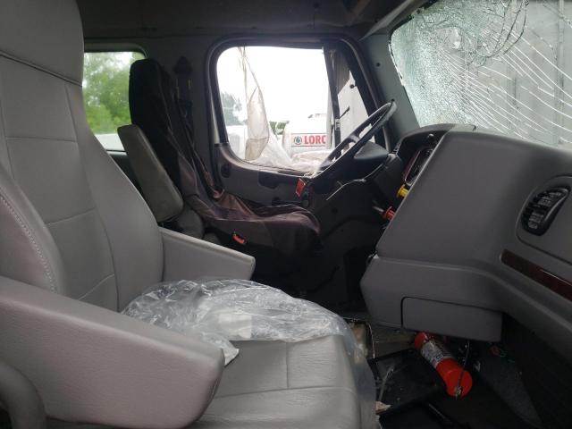 Photo 5 from auction – 2022 FREIGHTLINER M2 106 MED with VIN 1FVACXFE6NHMX7701