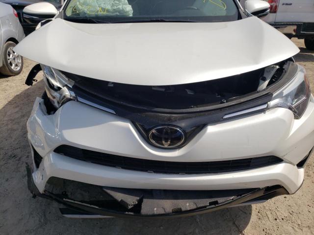 Photo 9 from auction – 2018 TOYOTA RAV4 LIMIT with VIN JTMYFREV3JJ736226
