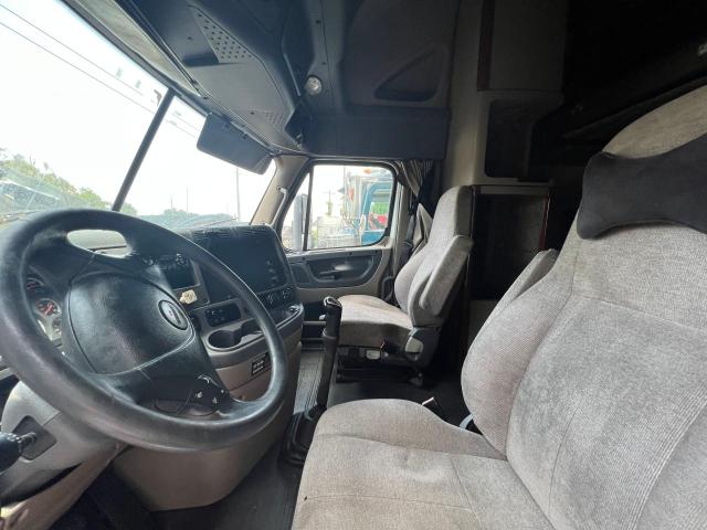 Photo 5 from auction – 2014 FREIGHTLINER CASCADIA 1 with VIN 3AKJGLDR8ESFK9759