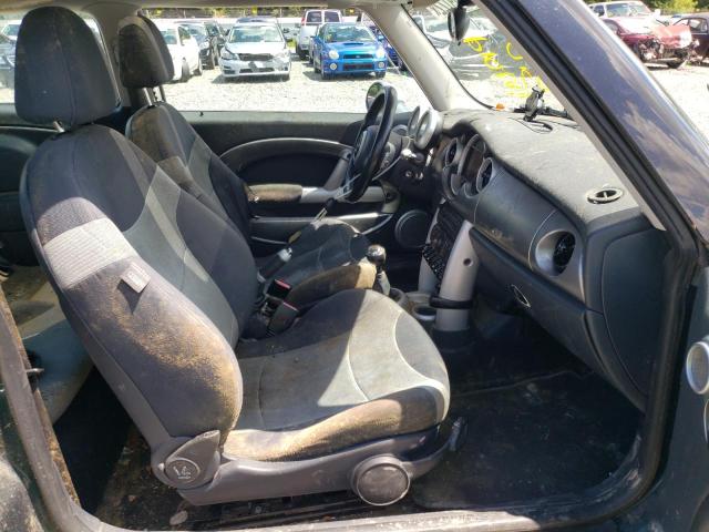 Photo 5 from auction – 2004 MINI COOPER S with VIN WMWRE334X4TD75102