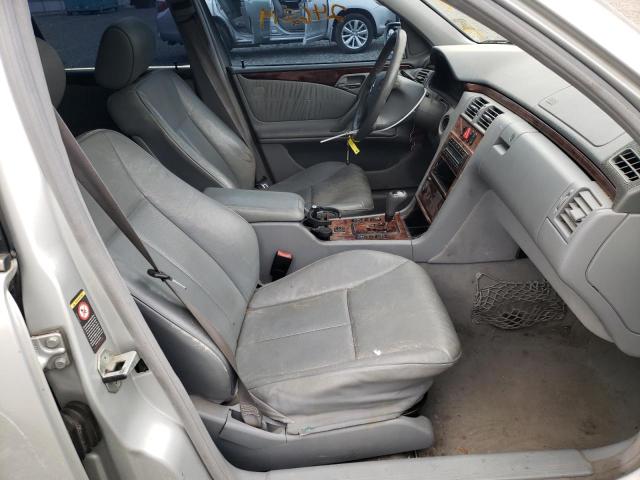 Photo 5 from auction – 2000 MERCEDES-BENZ E 320 with VIN WDBJH65J4YB064428