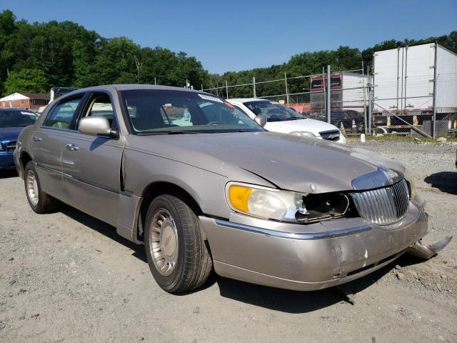 LINCOLN TOWN CAR E 2000 with VIN 1LNHM81W5YY924306 - Photo from auction