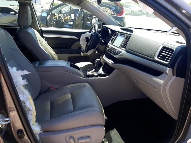 Photo 5 from auction – 2017 TOYOTA HIGHLANDER with VIN 5TDKZRFHXHS511613