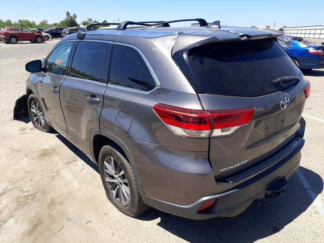 Photo 3 from auction – 2017 TOYOTA HIGHLANDER with VIN 5TDKZRFHXHS511613