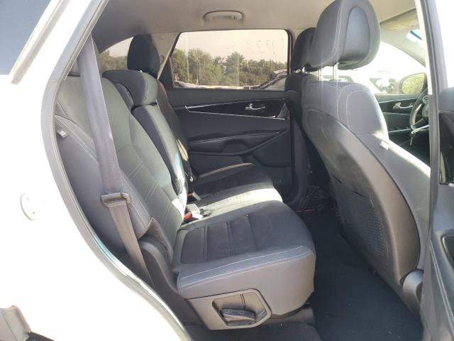 Photo 6 from auction – 2016 KIA SORENTO LX with VIN 5XYPG4A50GG104181