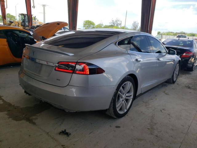 Photo 4 from auction – 2013 TESLA MODEL S with VIN 5YJSA1CN0DFP06170