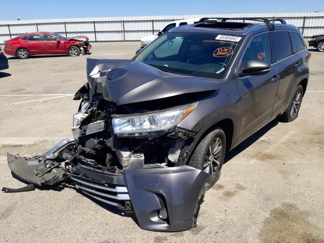 Photo 2 from auction – 2017 TOYOTA HIGHLANDER with VIN 5TDKZRFHXHS511613