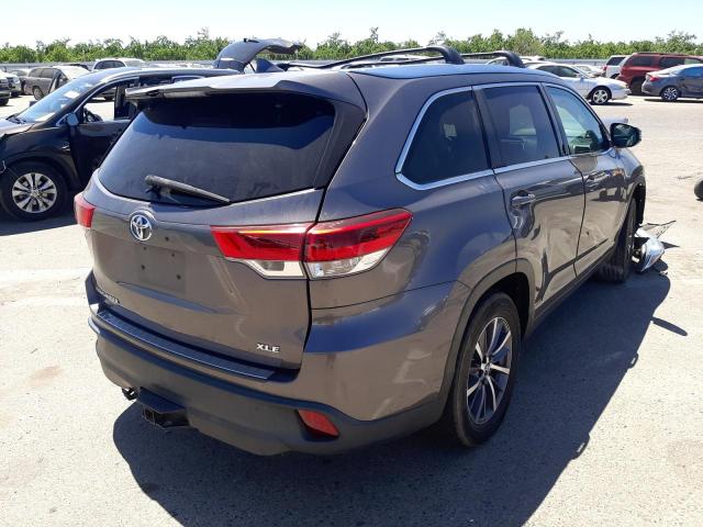 Photo 4 from auction – 2017 TOYOTA HIGHLANDER with VIN 5TDKZRFHXHS511613