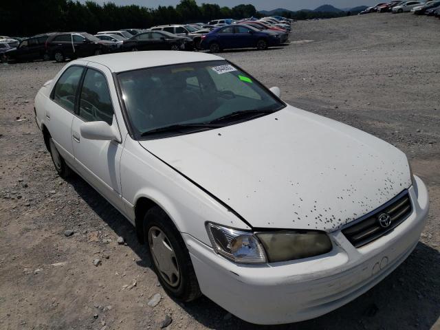 TOYOTA CAMRY CE 2000 with VIN 4T1BG22K7YU988019 - Photo from auction