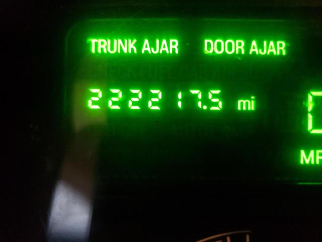 Photo 8 from auction – 2003 LINCOLN TOWN CAR E with VIN 1LNHM81W83Y634862