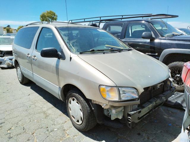 TOYOTA SIENNA LE 2000 with VIN 4T3ZF13C9YU222304 - Photo from auction