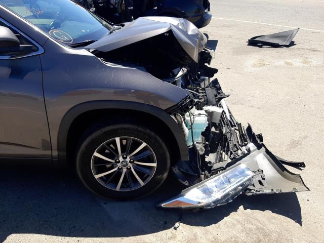 Photo 9 from auction – 2017 TOYOTA HIGHLANDER with VIN 5TDKZRFHXHS511613