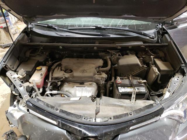 Photo 7 from auction – 2017 TOYOTA RAV4 XLE with VIN 2T3RFREV2HW563024