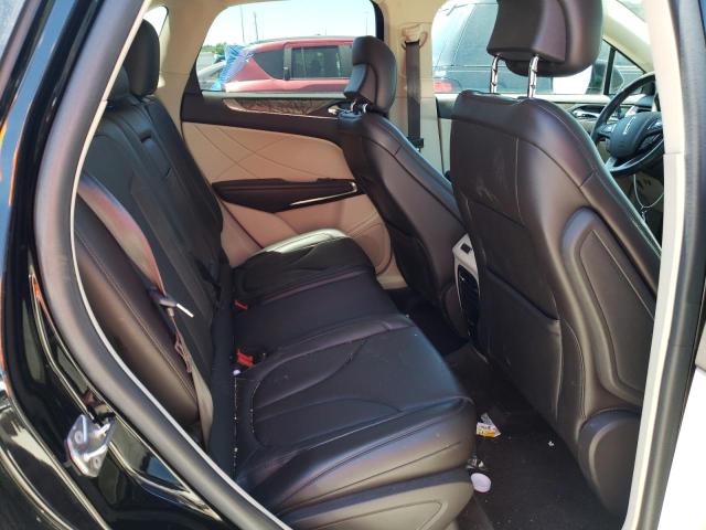 Photo 6 from auction – 2017 LINCOLN MKC RESERV with VIN 5LMCJ3C9XHUL56250