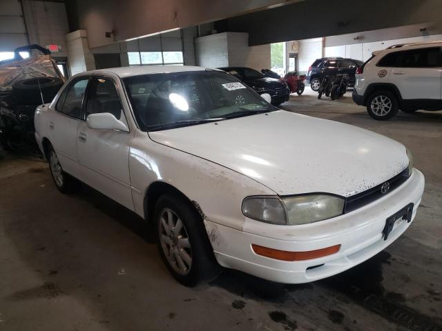TOYOTA CAMRY LE 1994 with VIN JT2SK12E4R0261848 - Photo from auction