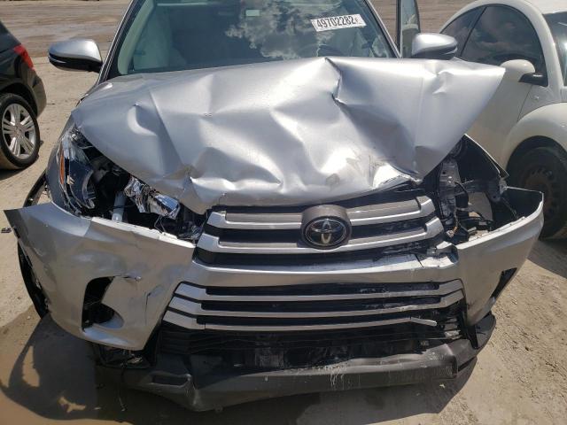 Photo 7 from auction – 2018 TOYOTA HIGHLANDER with VIN 5TDKZRFH1JS265122