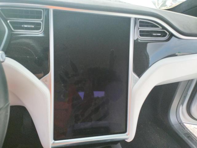 Photo 8 from auction – 2017 TESLA MODEL X with VIN 5YJXCBE21HF049751